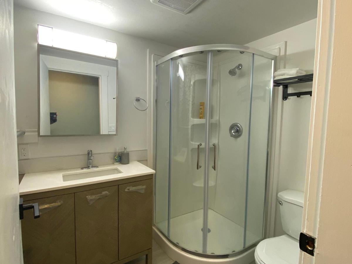 Hudson Homes Bnb Saanich Exterior foto